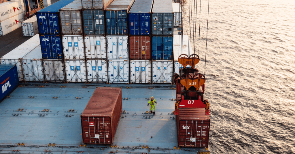 Uluslararası standartlarda konteyner, proje kargo ve flat rack lashing hizmetleri. Sertifikalı malzeme, 7/24 hızlı mobil ekip. Arayın: 0546 130 82 00.